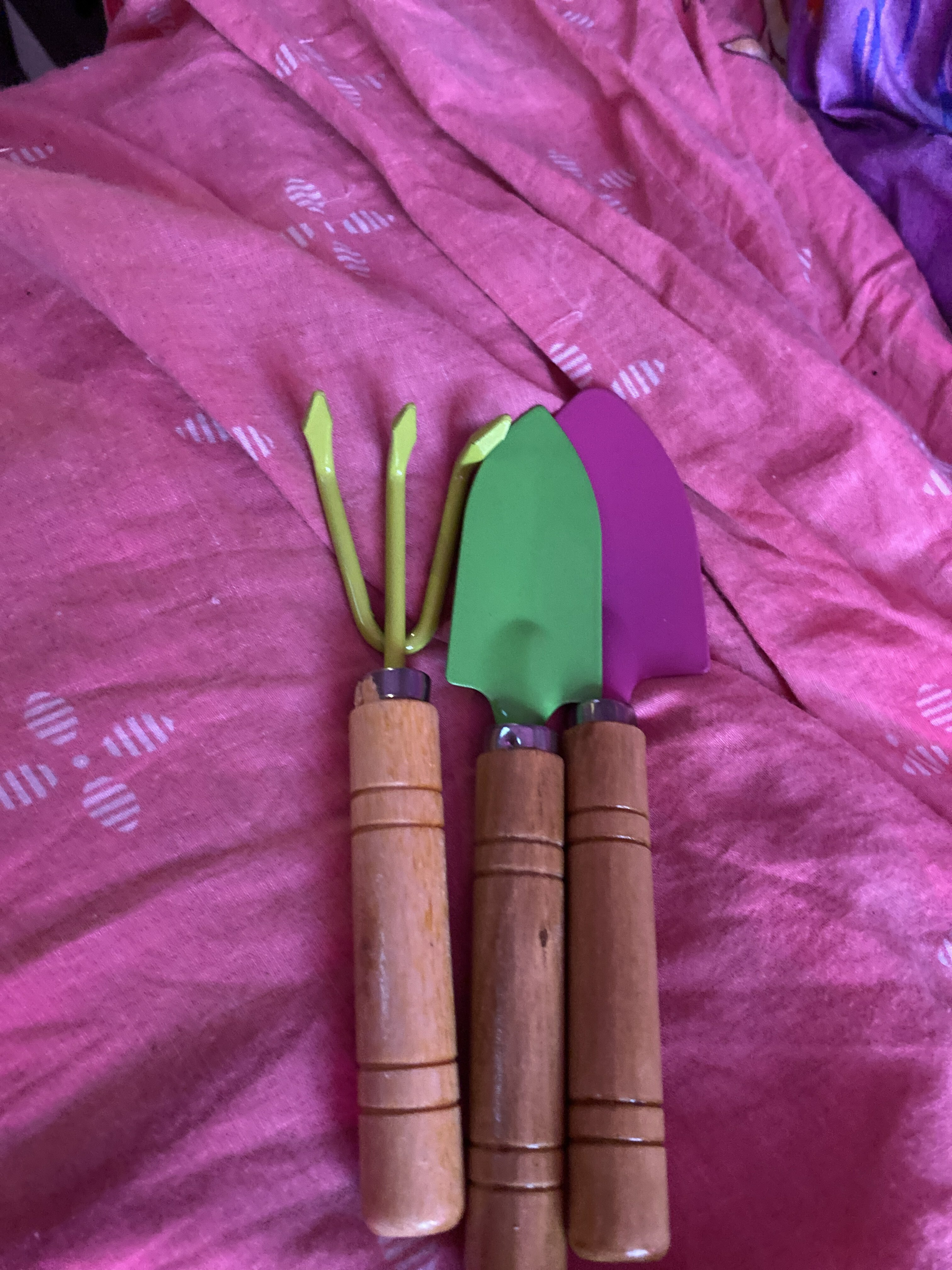 Фотография покупателя товара Набор садового инструмента, 3 предмета: рыхлитель, совок, грабли, длина 20 см, цвет МИКС, Greengo