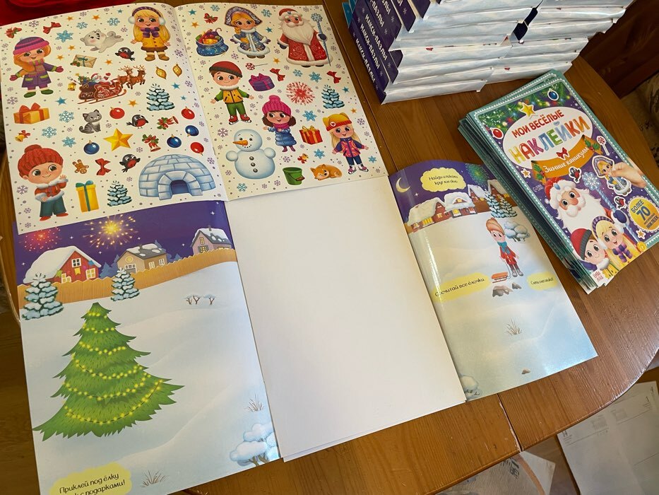 Фотография покупателя товара Книга с многоразовыми наклейками "Зимние каникулы", 4 стр., формат А4