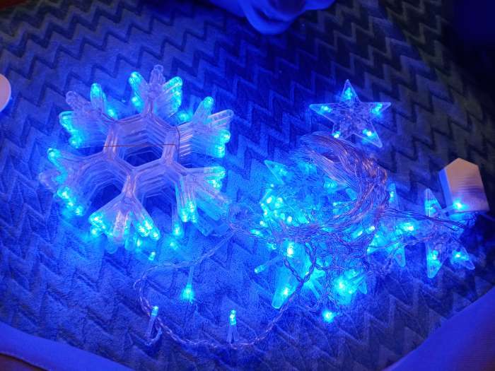 Фотография покупателя товара Гирлянда «Бахрома» 2.4 × 0.9 м с насадками «Звёзды», IP20, прозрачная нить, 138 LED, свечение синее, 8 режимов, 220 В - Фото 5
