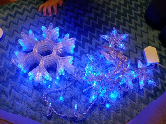 Фотография покупателя товара Гирлянда «Бахрома» 2.4 × 0.9 м с насадками «Звёзды», IP20, прозрачная нить, 138 LED, свечение синее, 8 режимов, 220 В - Фото 6
