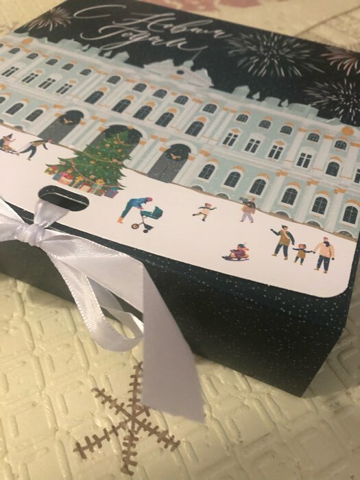 Фотография покупателя товара Складная коробка подарочная «Новогодний город», 20 × 18 × 5 см - Фото 1