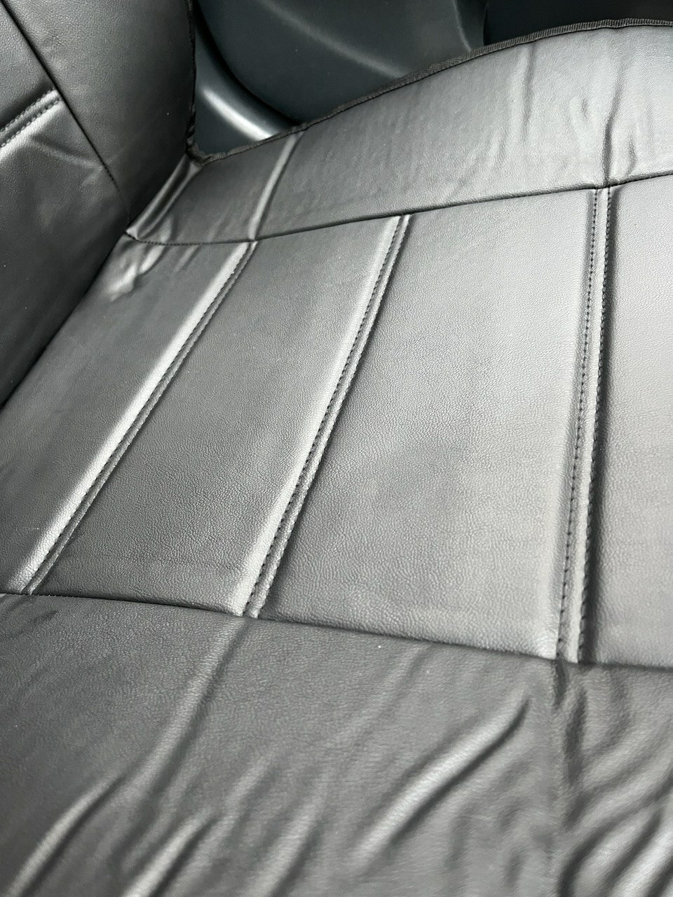 Фотография покупателя товара Накидка на сиденье универсальная VOIN Cover Plain, экокожа, комплект 1шт, поролон 7мм,черный   77718 - Фото 1