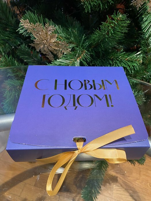 Фотография покупателя товара Складная коробка подарочная «С новым годом», тиснение, синий, 16.5 × 12.5 × 5 см - Фото 6