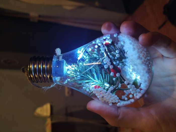 Фотография покупателя товара Ёлочный шар «Ветка ели», батарейки, 5 LED, свечение белое - Фото 3
