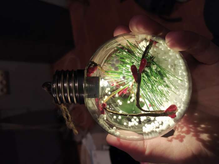 Фотография покупателя товара Ёлочный шар «Еловая ветка», батарейки, 1 LED, свечение тёплое белое - Фото 2