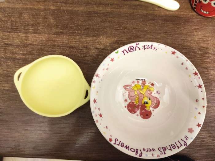 Фотография покупателя товара Набор для кормления: миска на присоске с крышкой, ложка, цвет желтый - Фото 7