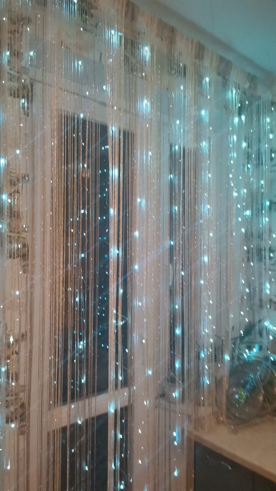 Фотография покупателя товара Гирлянда «Занавес» 2.8 × 3 м роса на крючках, с пультом, IP20, серебристая нить, 300 LED, свечение аквамарин, 8 режимов, USB