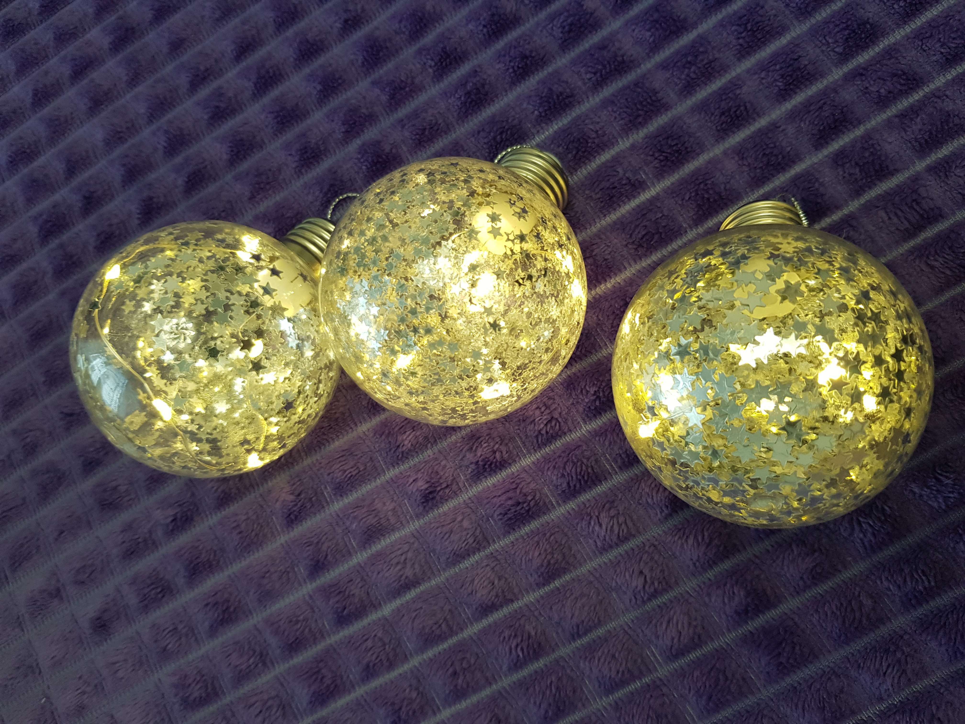 Фотография покупателя товара Набор ёлочных шаров «Звёздочки серебристые» 3 шт., батарейки, 5 LED, свечение белое