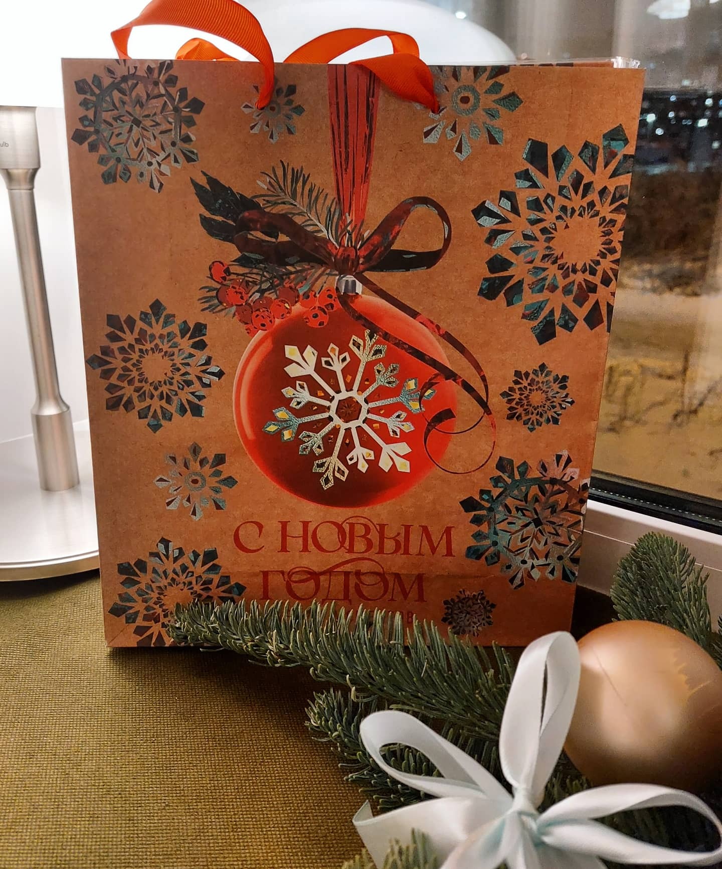 Фотография покупателя товара Пакет крафтовый вертикальный «Снежинка», M 26 × 30 × 9 см
