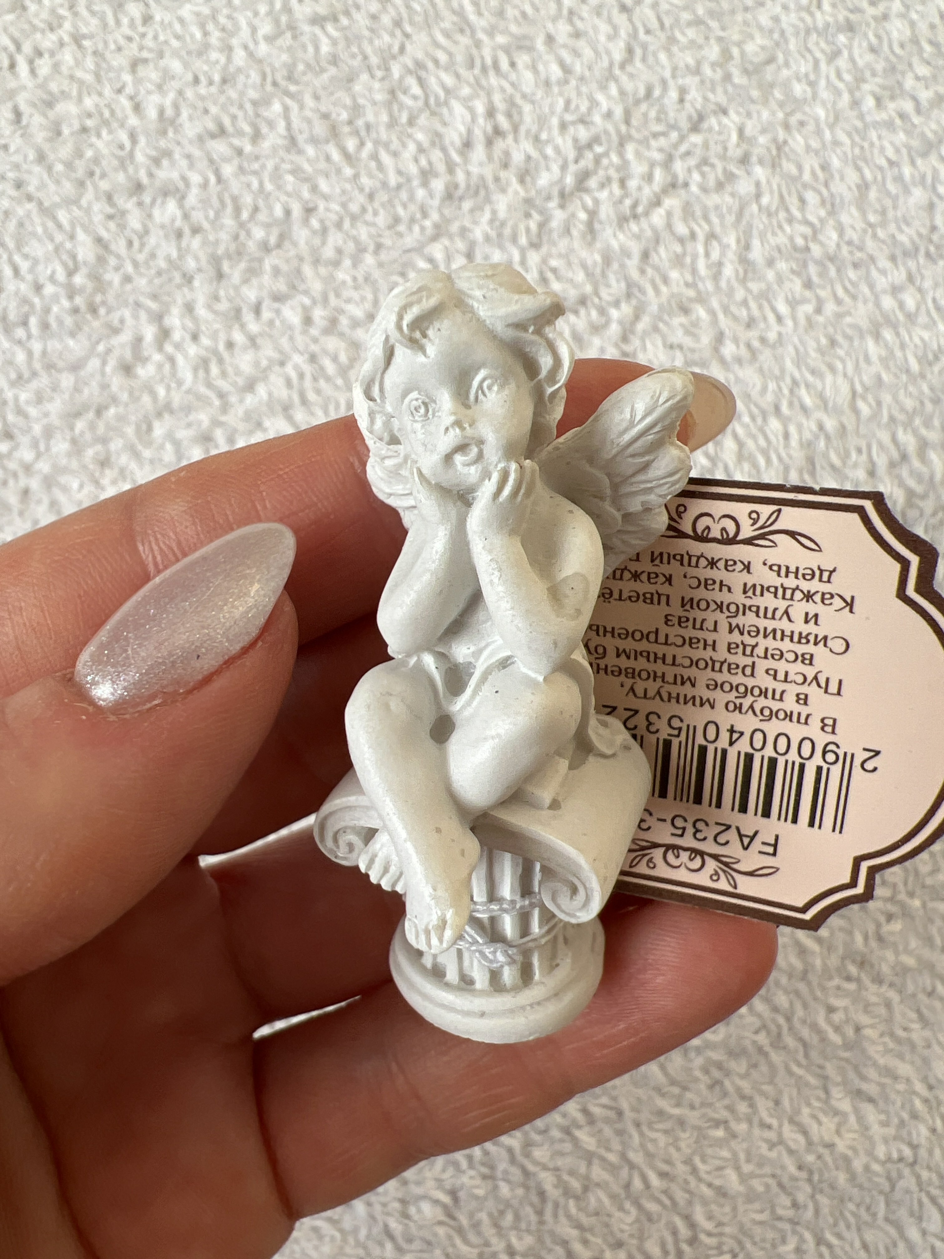 Фотография покупателя товара Сувенир полистоун "Белоснежный ангелочек на колонне" 5,5х2,4х2,6 см - Фото 3