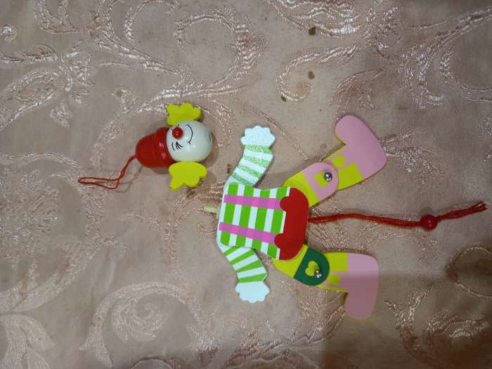Фотография покупателя товара Сувенир - дергунчик "Клоун в цветной рубашке", цвета МИКС