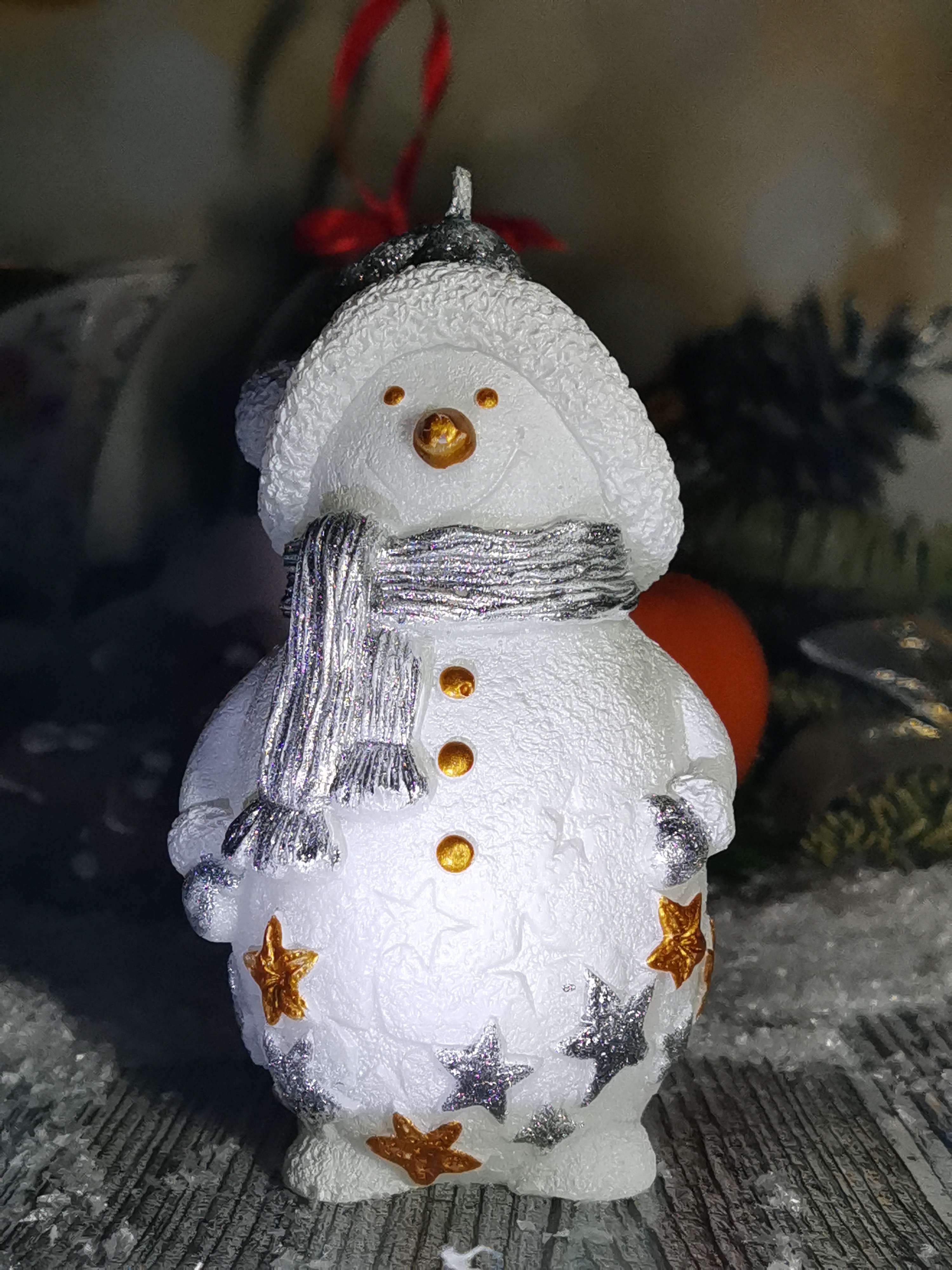 Фотография покупателя товара Свеча декоративная "Снеговичок", 6×5,5×11 см, белый - Фото 1