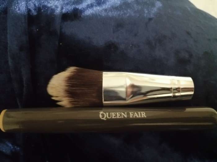 Фотография покупателя товара Кисть для макияжа «Brush GRAPHITE», 17 см, цвет тёмно-серый/серебристый - Фото 2