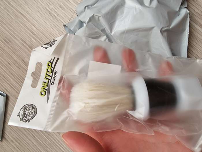 Фотография покупателя товара Помазок для бритья, пластиковый, цвет чёрный - Фото 3