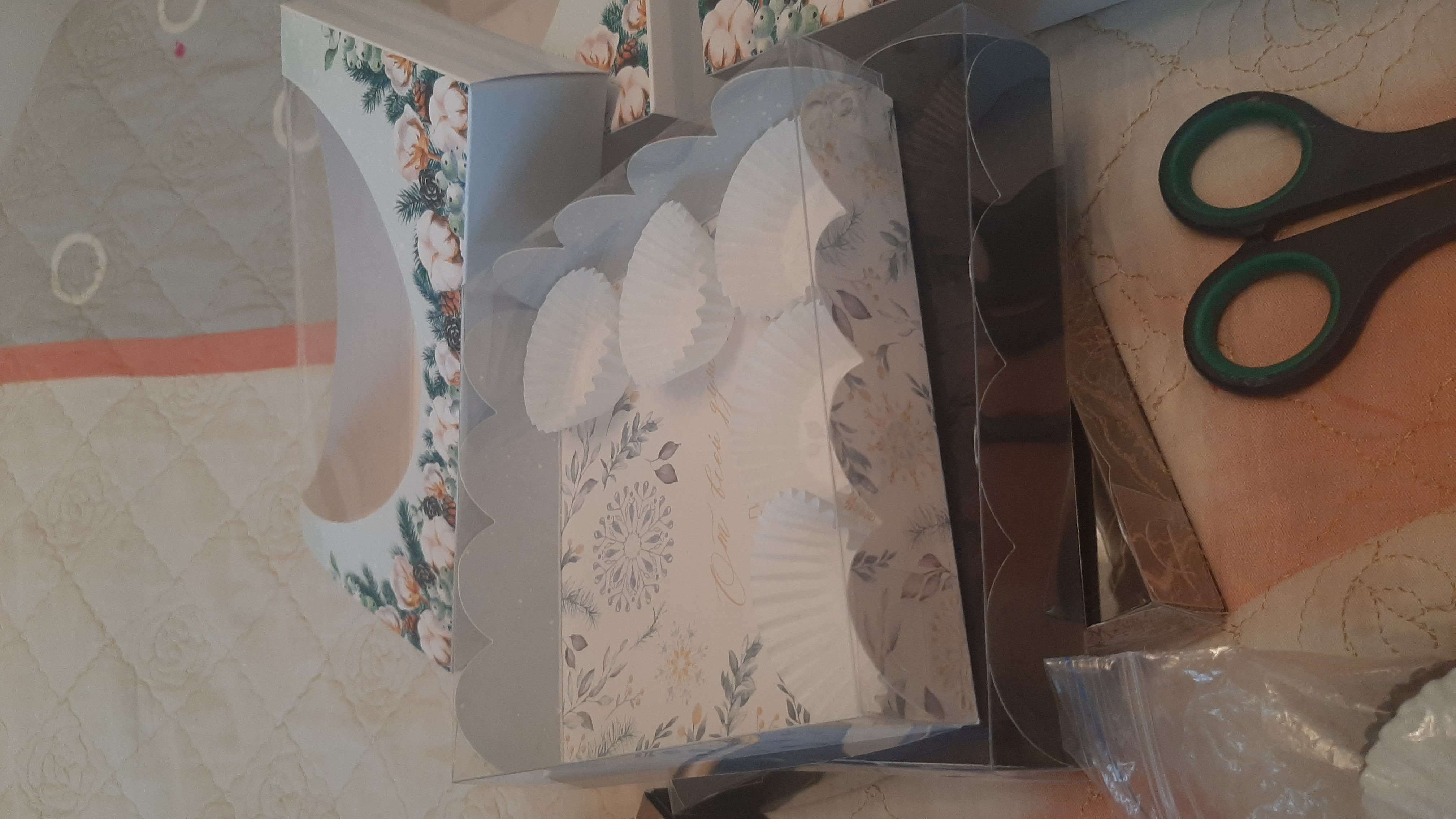Фотография покупателя товара Коробка для кондитерских изделий с PVC крышкой «От всей души», 13 х 13 х 3 см, Новый год