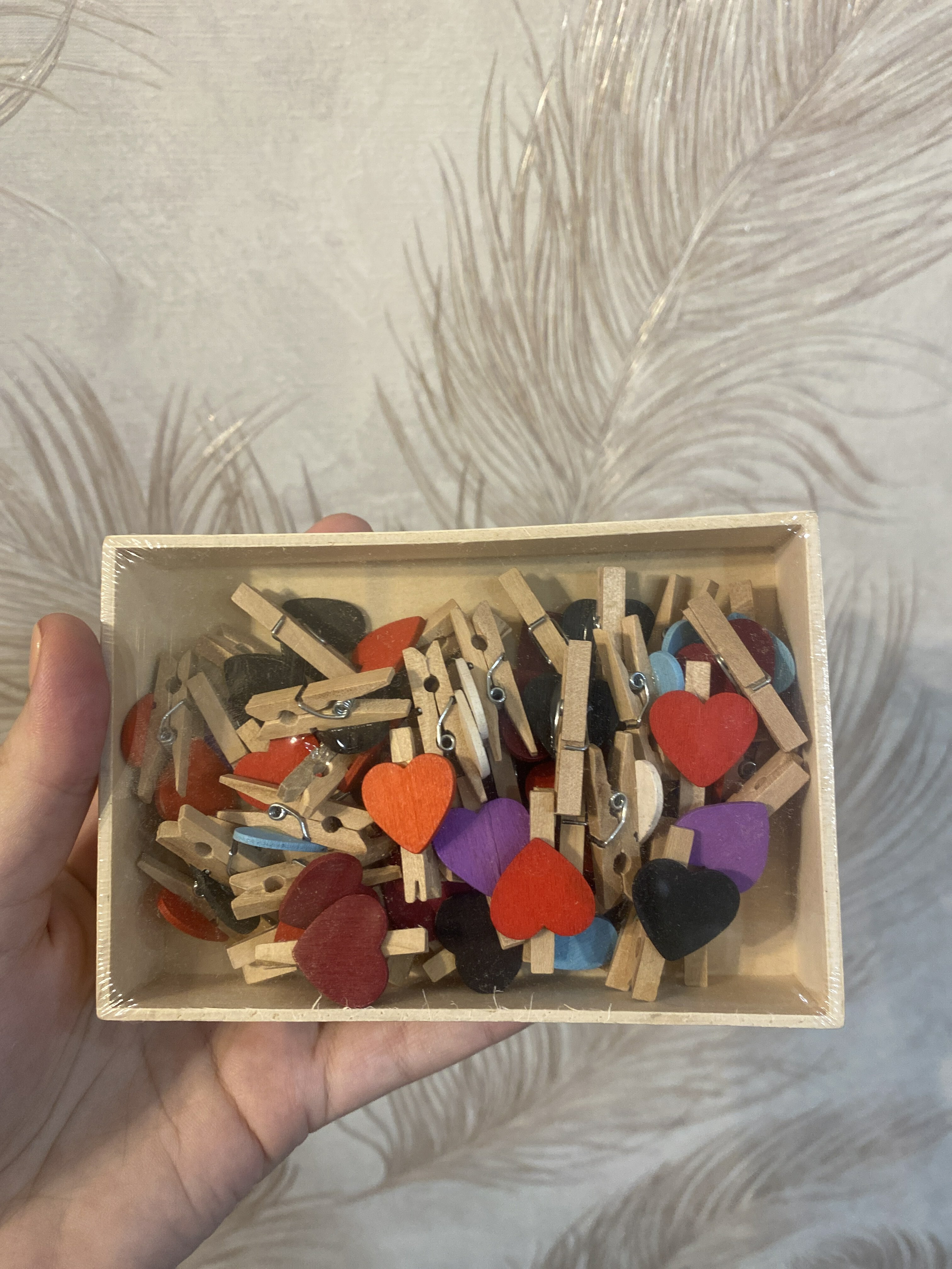 Фотография покупателя товара Набор прищепок в деревянной коробке «Сердечки» набор 50 шт.