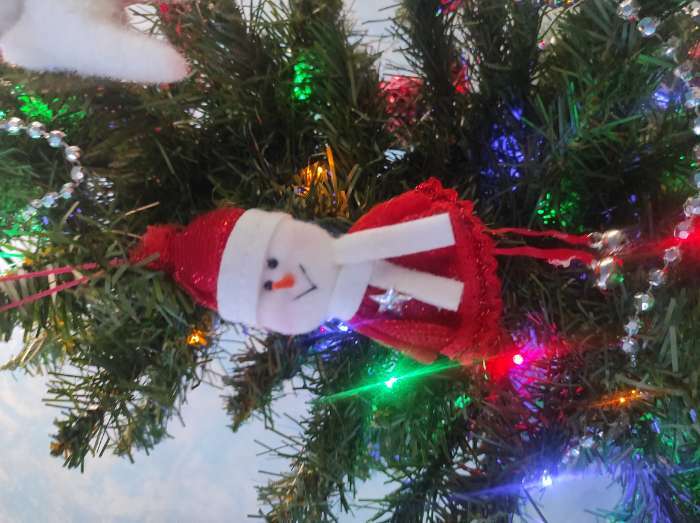 Фотография покупателя товара Мягкая подвеска "Снеговик в шубке с двумя звёздами" 15 см красный - Фото 1