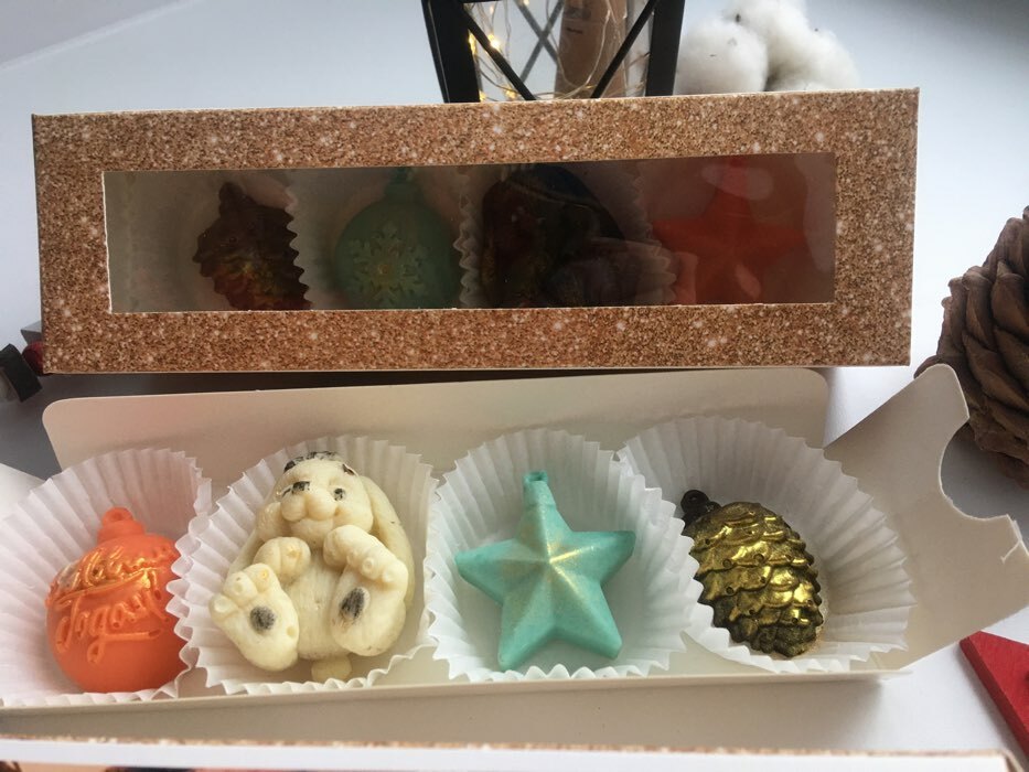 Фотография покупателя товара Коробочка для макарун «С Новым годом!», 18×5.5×5.5 см - Фото 5