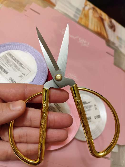 Фотография покупателя товара Ножницы для рукоделия, скошенное лезвие, 3,5", 8,5 см, цвет золотой - Фото 3