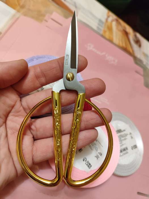 Фотография покупателя товара Ножницы для рукоделия, скошенное лезвие, 5", 12,5 см, цвет золотой - Фото 2