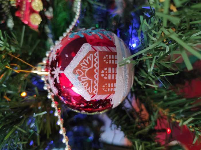 Фотография покупателя товара Ёлочные игрушки «Домик», шары новогодние, d=7 см, набор 6 шт., красный - Фото 4
