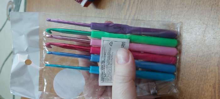 Фотография покупателя товара Набор крючков для вязания, с пластиковой ручкой, d = 2,5-5 мм, 14 см, 6 шт, цвет разноцветный