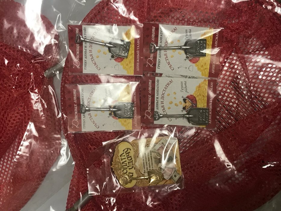 Фотография покупателя товара Сувенир кошельковый "Лопата совковая", латунь, 4,5х1,6 см - Фото 2