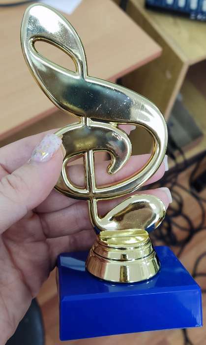 Фотография покупателя товара Кубок «Скрипичный ключ», наградная фигура, подставка пластик синяя, 18 х 6,5 х 6 см