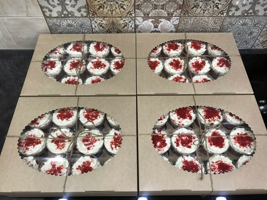 Фотография покупателя товара Коробка для капкейка, кондитерская упаковка с шильдиком, 6 ячеек, «Ручная работа», 23.5 х 23.5 х 10 см - Фото 3