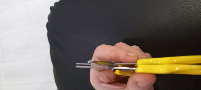 Фотография покупателя товара Детские, безопасные, маникюрные ножницы «Слоник», цвет жёлтый - Фото 2