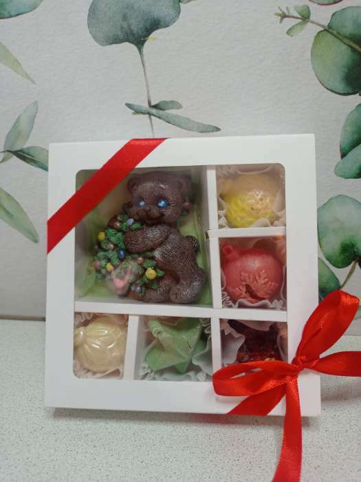 Фотография покупателя товара Коробка складная под 9 конфет, белая, 13,8 х 13,8 х 3,8 см - Фото 16