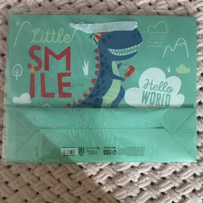 Фотография покупателя товара Пакет подарочный ламинированный горизонтальный, упаковка, «Smile», L 40 х 31 х 11,5 см