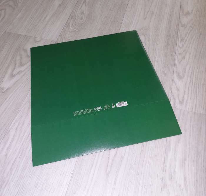 Фотография покупателя товара Складная коробка подарочная «С новым годом», тиснение, зелёный, 20 × 18 × 5 см - Фото 4