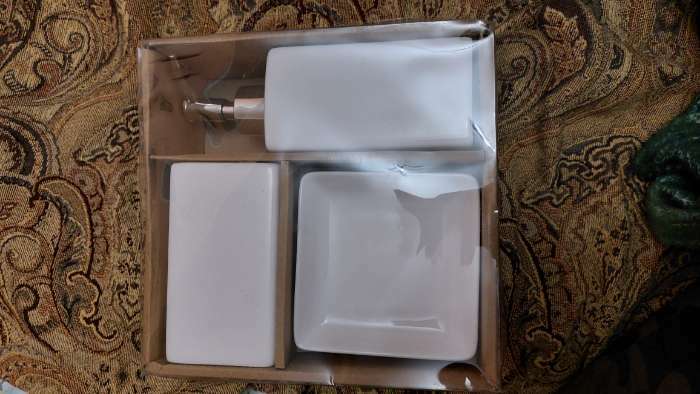 Фотография покупателя товара Набор аксессуаров для ванной комнаты «Лодж», 3 предмета (мыльница, дозатор для мыла 350 мл, стакан), цвет белый