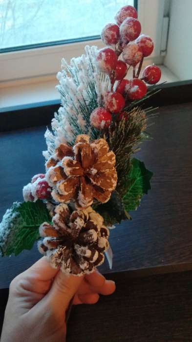 Фотография покупателя товара Декор "Зимние грезы" ягодки хвоя шишка иней, 30 см