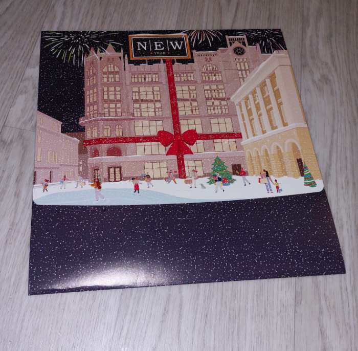 Фотография покупателя товара Коробка подарочная новогодняя складная «Новогодний город», 31 х 24.5 х 8 см, Новый год - Фото 2