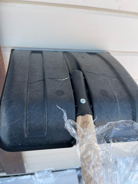 Фотография покупателя товара Лопата пластиковая, ковш 350 × 350 мм, с планкой, деревянный черенок