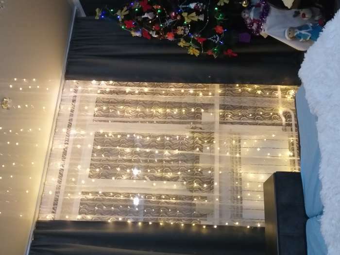 Фотография покупателя товара Гирлянда «Занавес» 2.8 × 3 м роса на крючках, IP20, серебристая нить, 300 LED, свечение тёплое белое, мерцание, USB - Фото 3