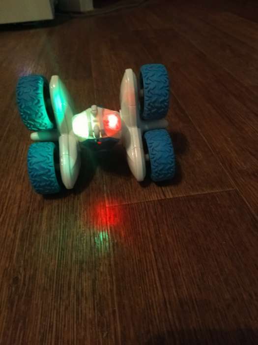 Фотография покупателя товара Машинка - перевертыш «Экстримал», пульт в виде часов, работает от аккумулятора, цвет красный - Фото 1