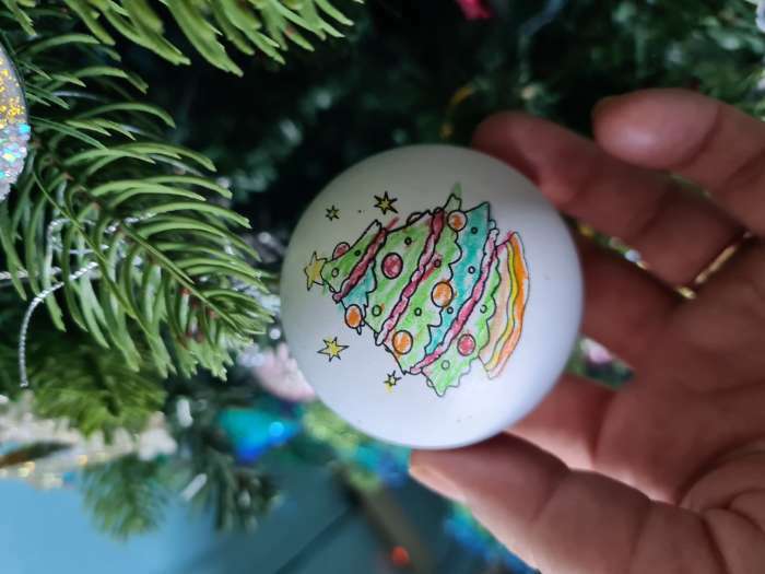 Фотография покупателя товара Новогоднее ёлочное украшение под роспись «Ёлочка» размер шара 6 см