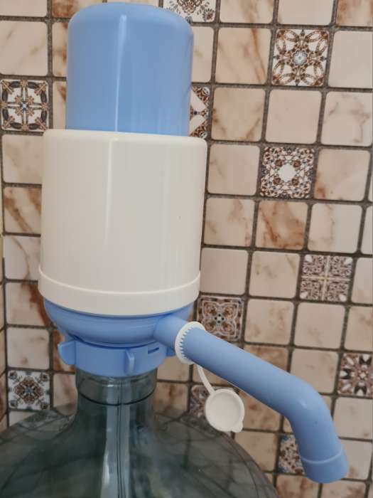 Фотография покупателя товара Помпа для воды Luazon Norma, механическая, большая, под бутыль от 11 до 19 л, голубая - Фото 1
