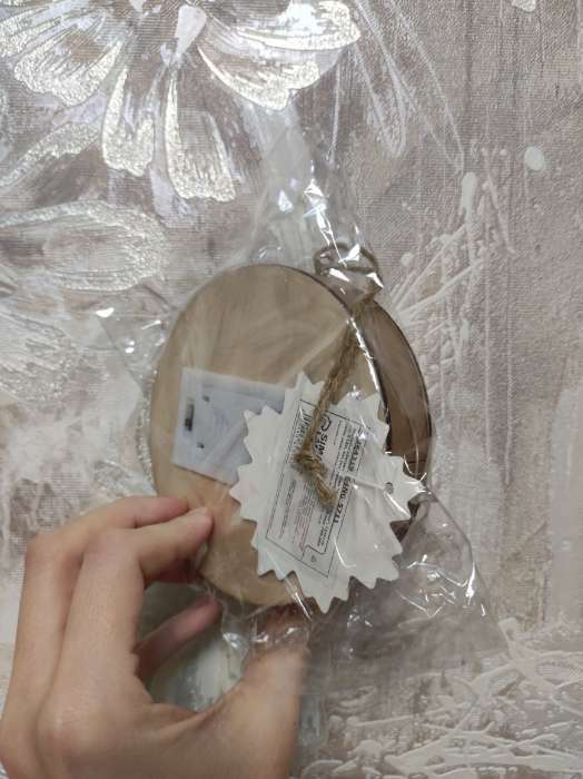 Фотография покупателя товара Ёлочная игрушка «Олень в лесу», 11×11×3 см, 4 LED, от батареек АААх2, свечение тёплое белое - Фото 2