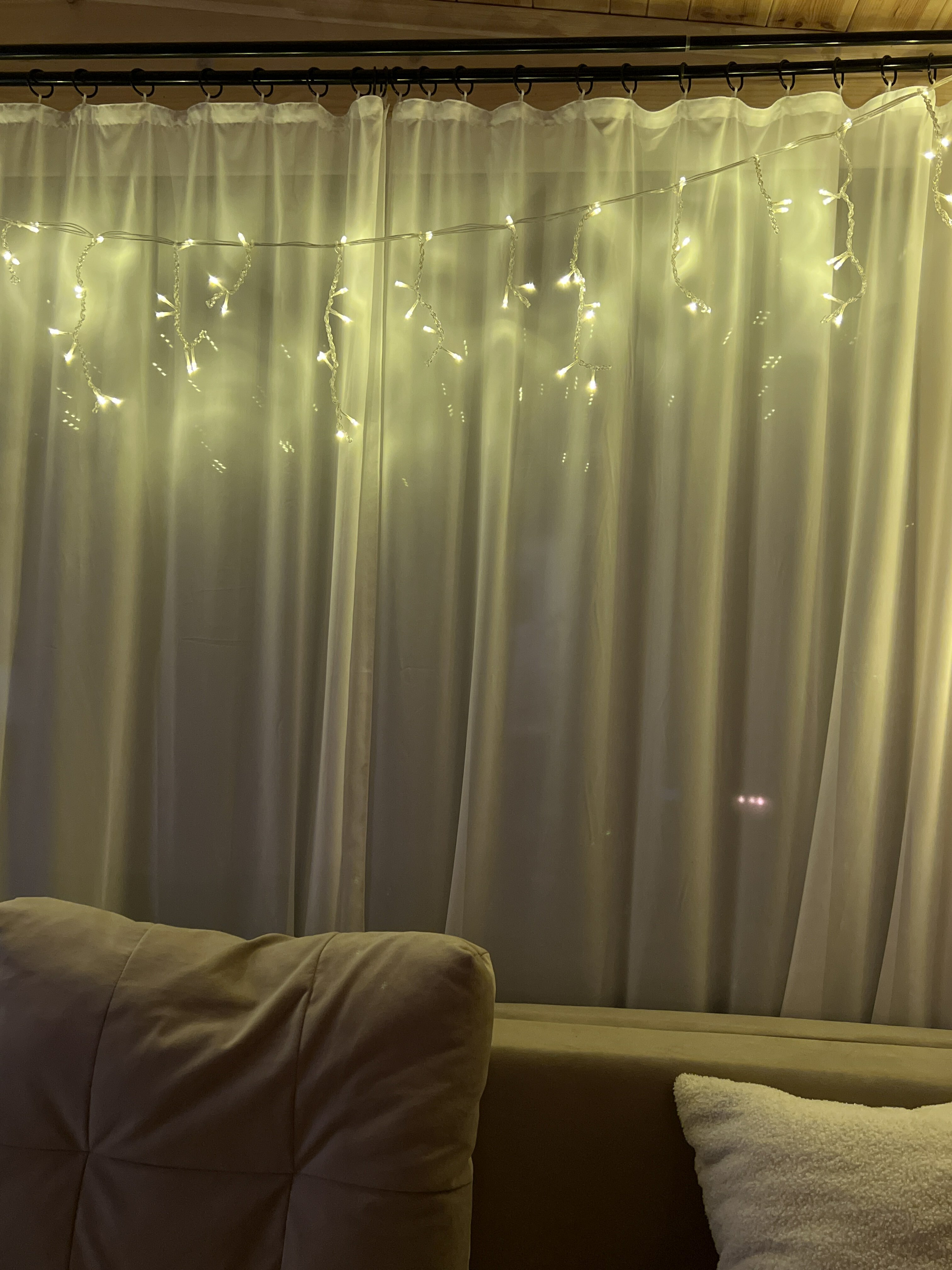 Фотография покупателя товара Гирлянда «Бахрома» 4 × 0.6 м, IP44, тёмная нить, 180 LED, свечение тёплое белое, 8 режимов, 220 В - Фото 1