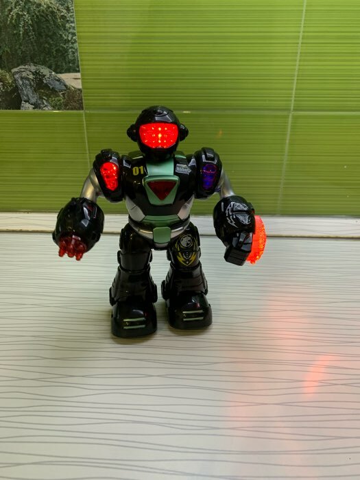 Фотография покупателя товара Робот «Супербот», световые и звуковые эффекты, работает от батареек, цвет зелёный - Фото 3
