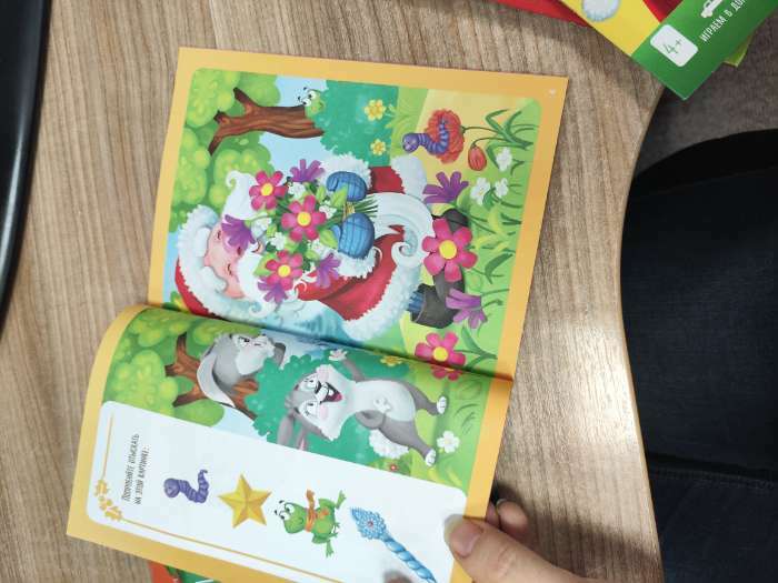 Фотография покупателя товара Новогодние книги-игры «Новый год: Чем занять ребёнка?», 5 книг, 4+ - Фото 4