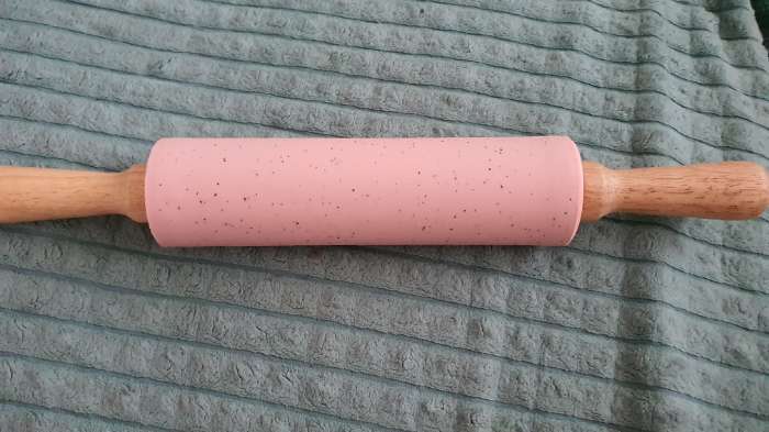 Фотография покупателя товара Скалка «Конфетти», 38×5,2 см, рабочая часть 19,5 см, цвет розовый