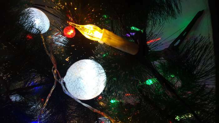 Фотография покупателя товара Гирлянда «Нить» 10 м с насадками «Свечи на прищепке», IP20, тёмная нить, 50 LED, свечение тёплое белое, 220 В - Фото 16