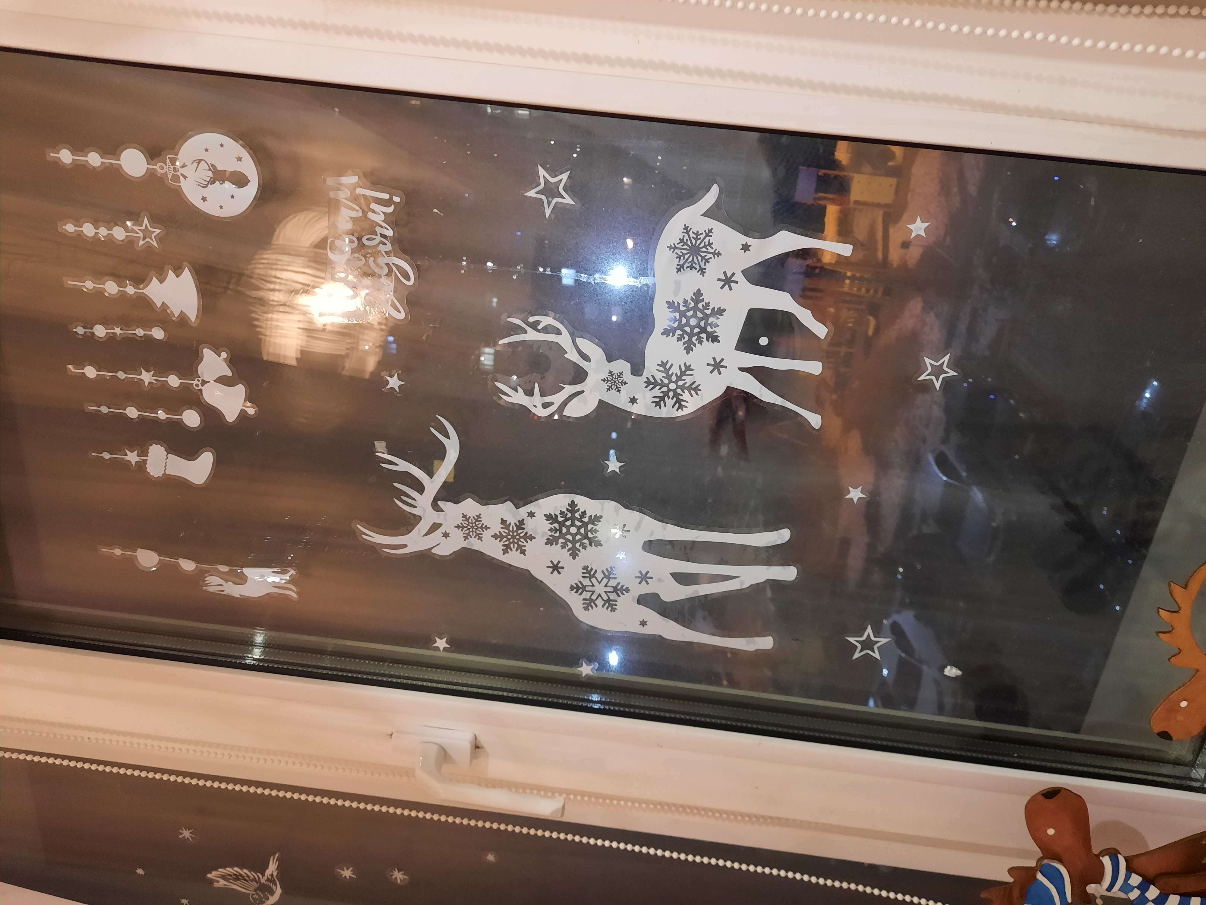 Фотография покупателя товара Наклейки для окон «Cнежинки», многоразовая, 33 х 50 см, Новый год - Фото 15