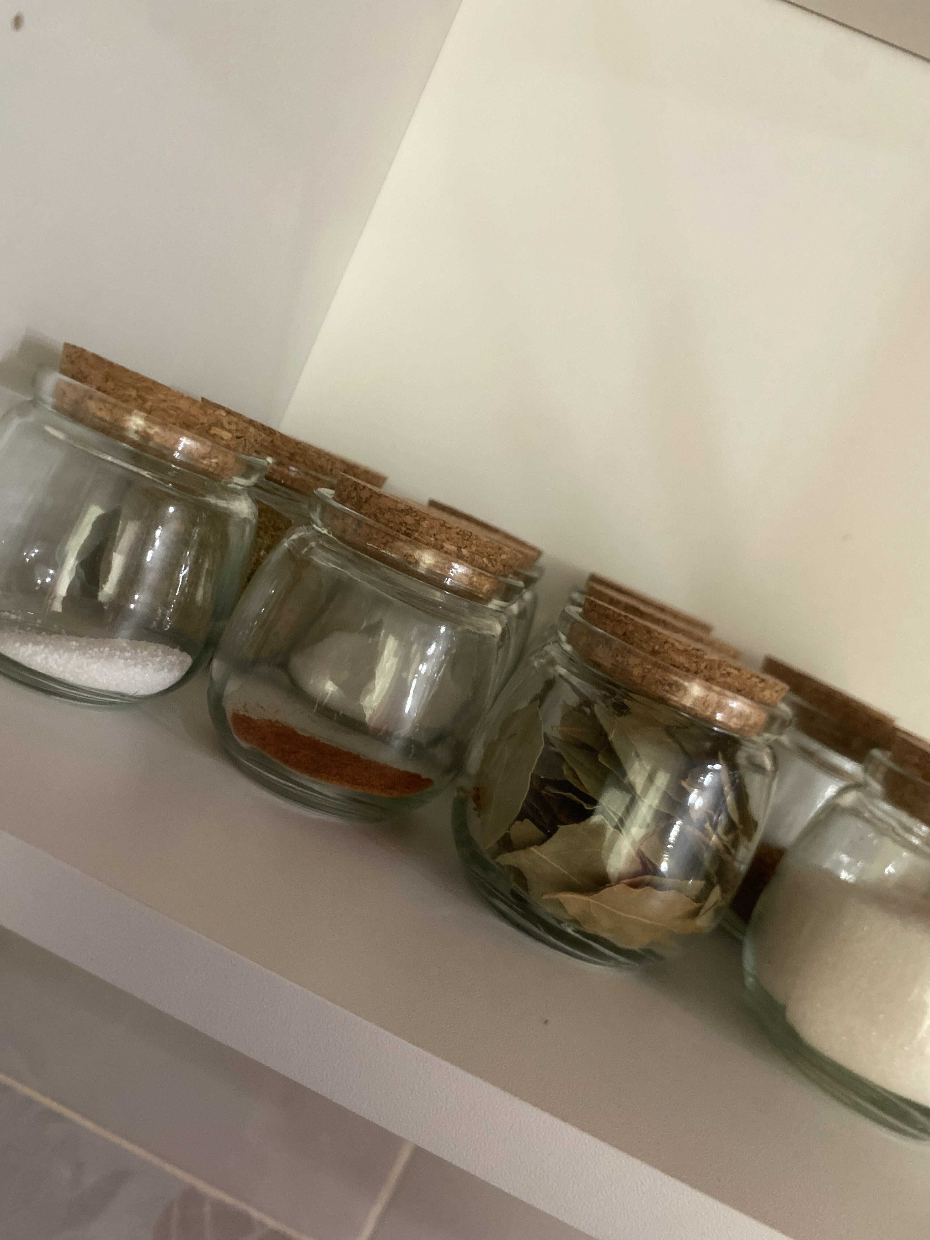 Фотография покупателя товара Набор баночек стеклянных для специй с пробковой крышкой Доляна «Парфе», 200 мл, 7,3×7,2 см, 12 шт