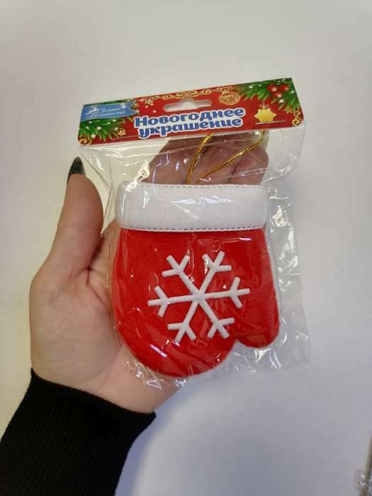Фотография покупателя товара Мягкая подвеска "Варежка с белый снежинкой" 8х6 см, красный - Фото 1